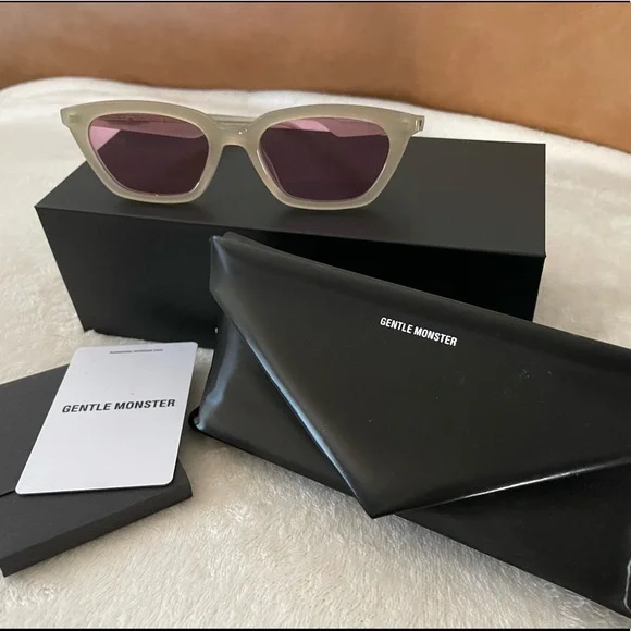 Gentle Monster Lovepunch-03 2M Titanium Gold Sunglasses Worn Twice w/ Box GENTLE MONSTER | Accessories | Preowned Gentle Monster Love  main image 4